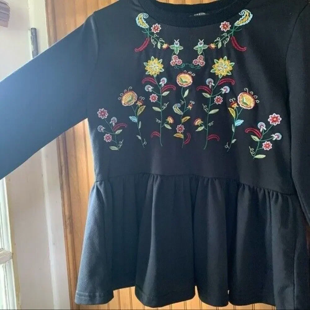 SHEIN Botanical Embroidered Sweatshirt| Women’s Size Small